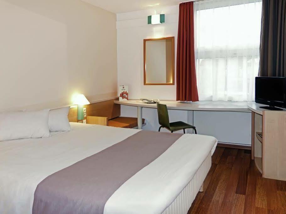 Ibis Hamburg Alsterring Hotel Exterior photo